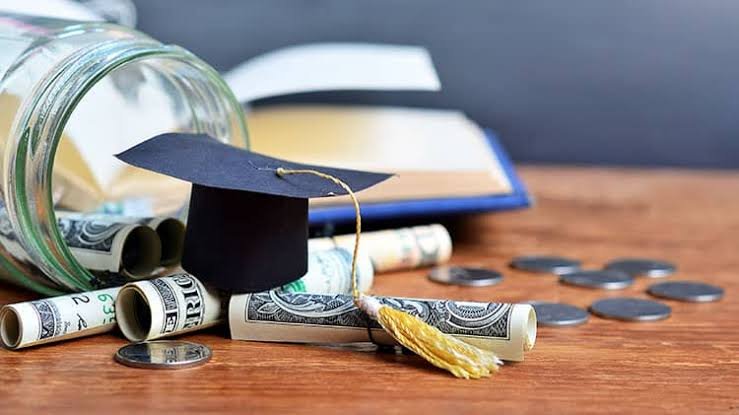 How is a Student Loan Different from a Scholarship? Better Battle